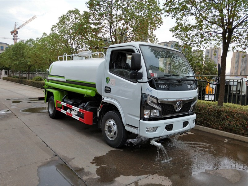 东风小福瑞卡洒水车