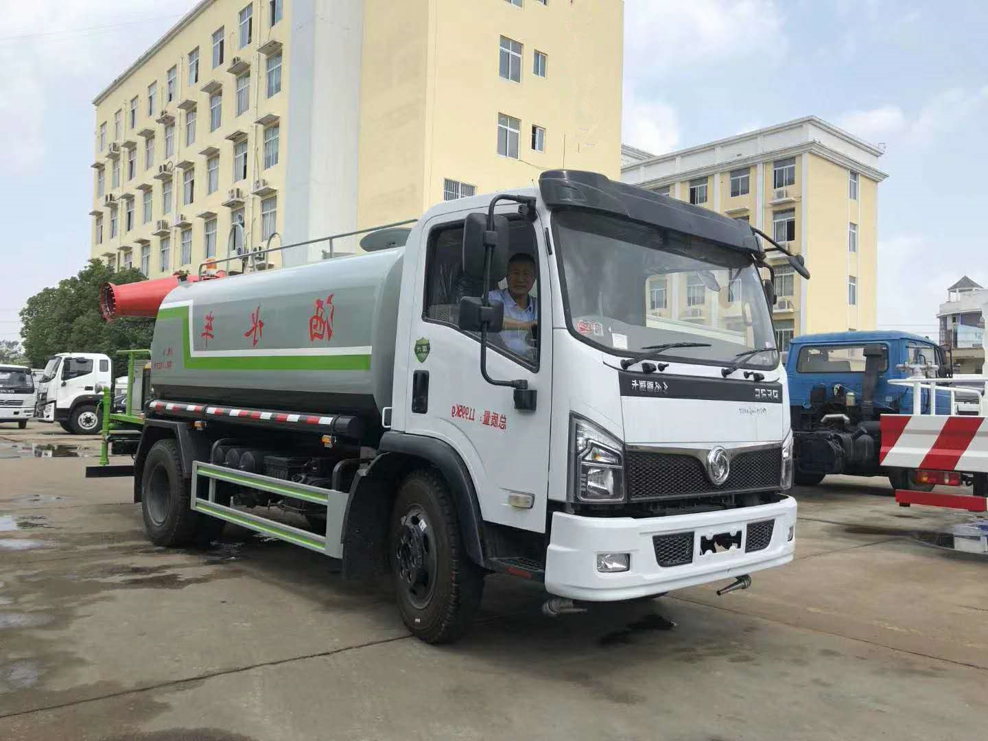 东风大福瑞卡雾炮洒水车