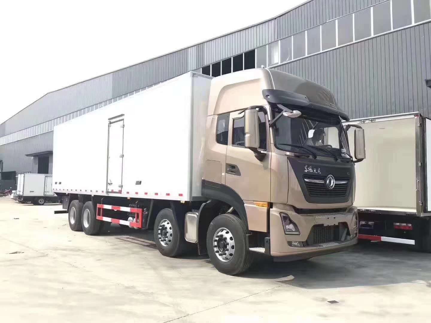 东风天龙KL前四后八冷藏车