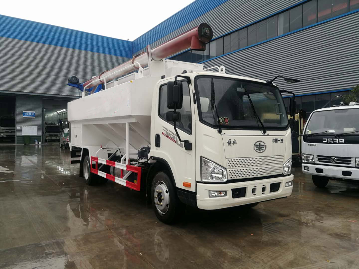 解放J6F散装饲料运输车