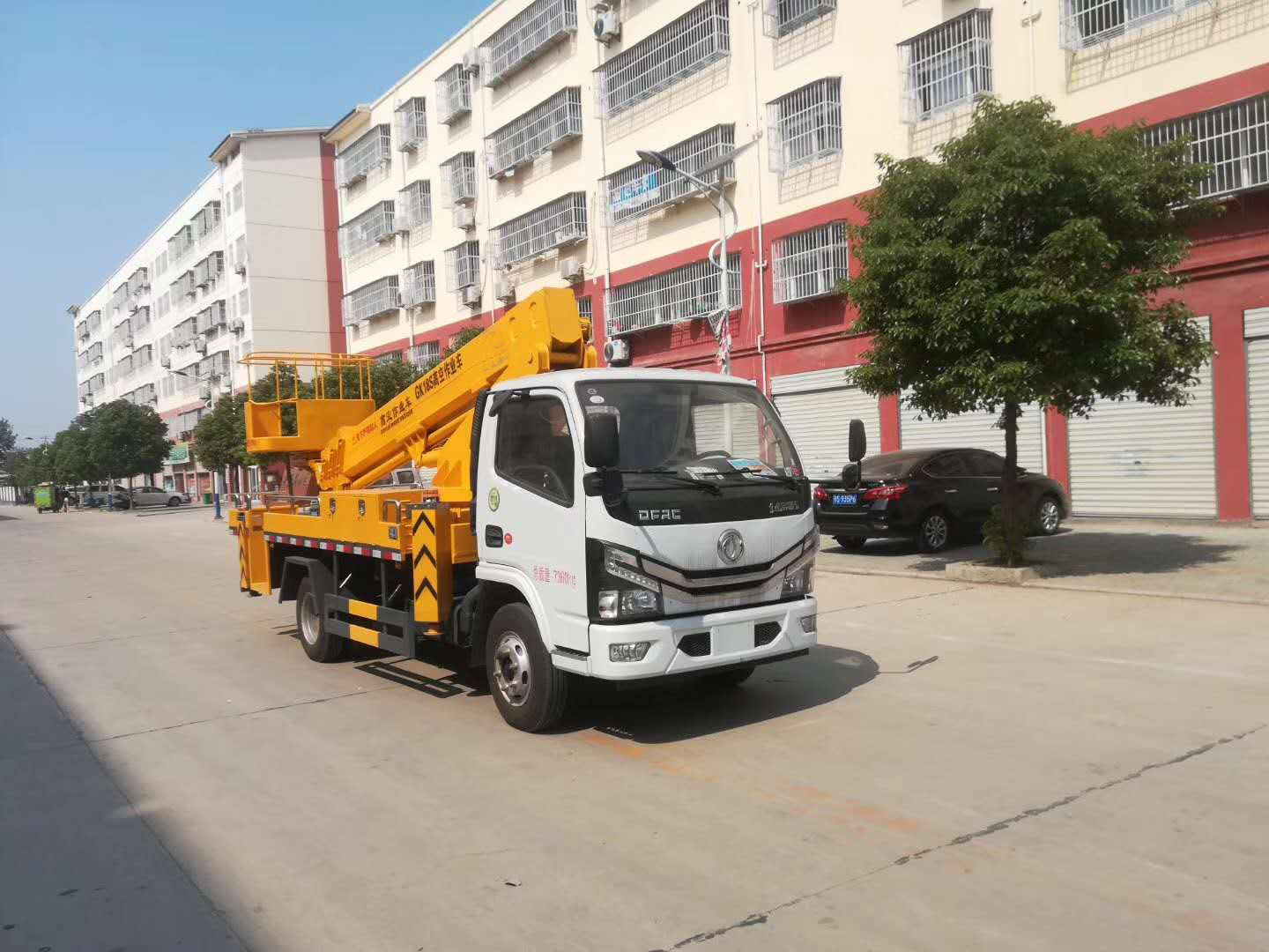 东风小多利卡直臂高空作业车