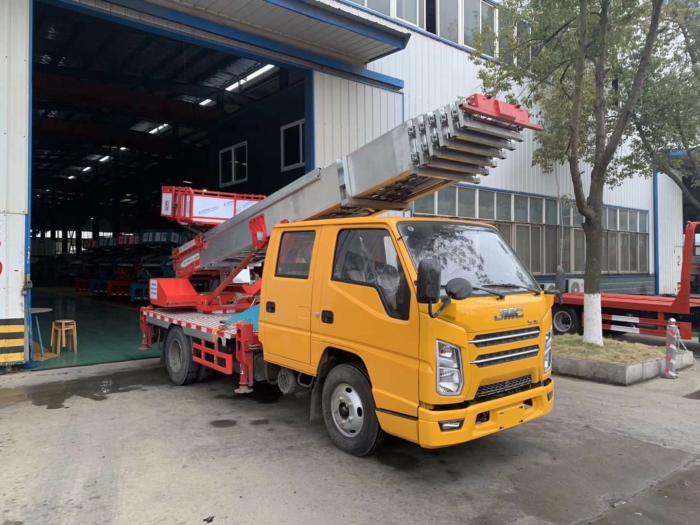 江铃搬家作业车