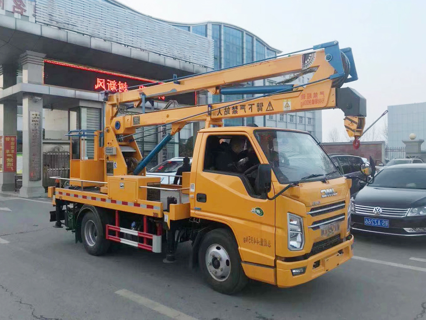 江铃单排曲臂高空作业车