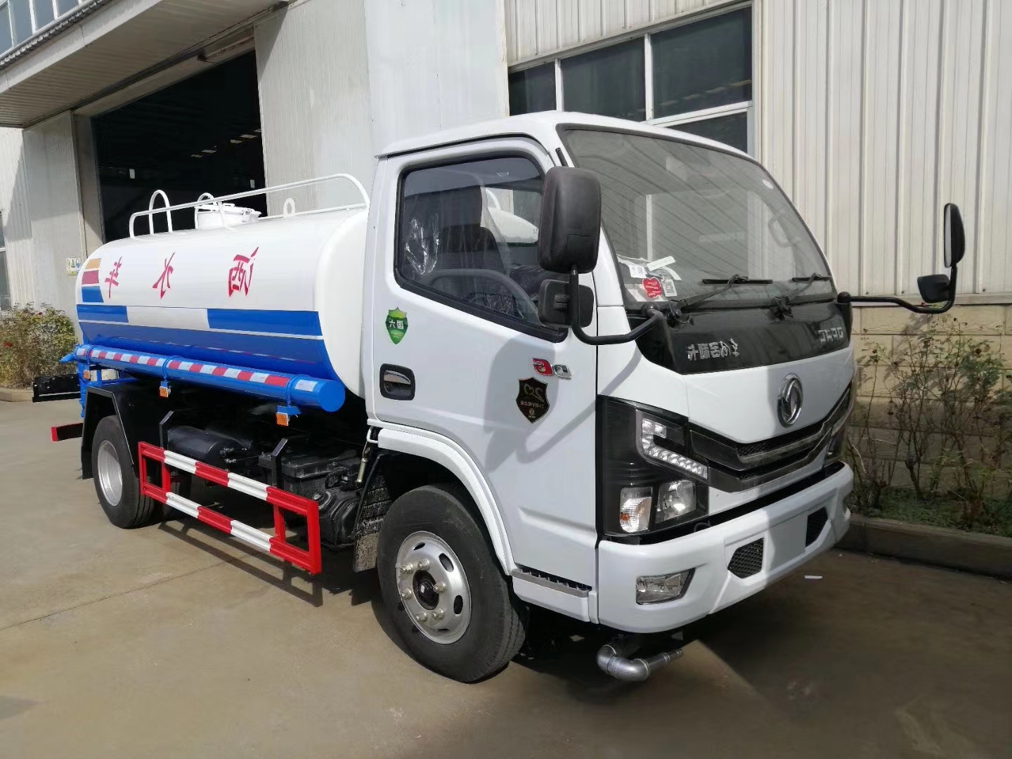 东风多利卡D6洒水车