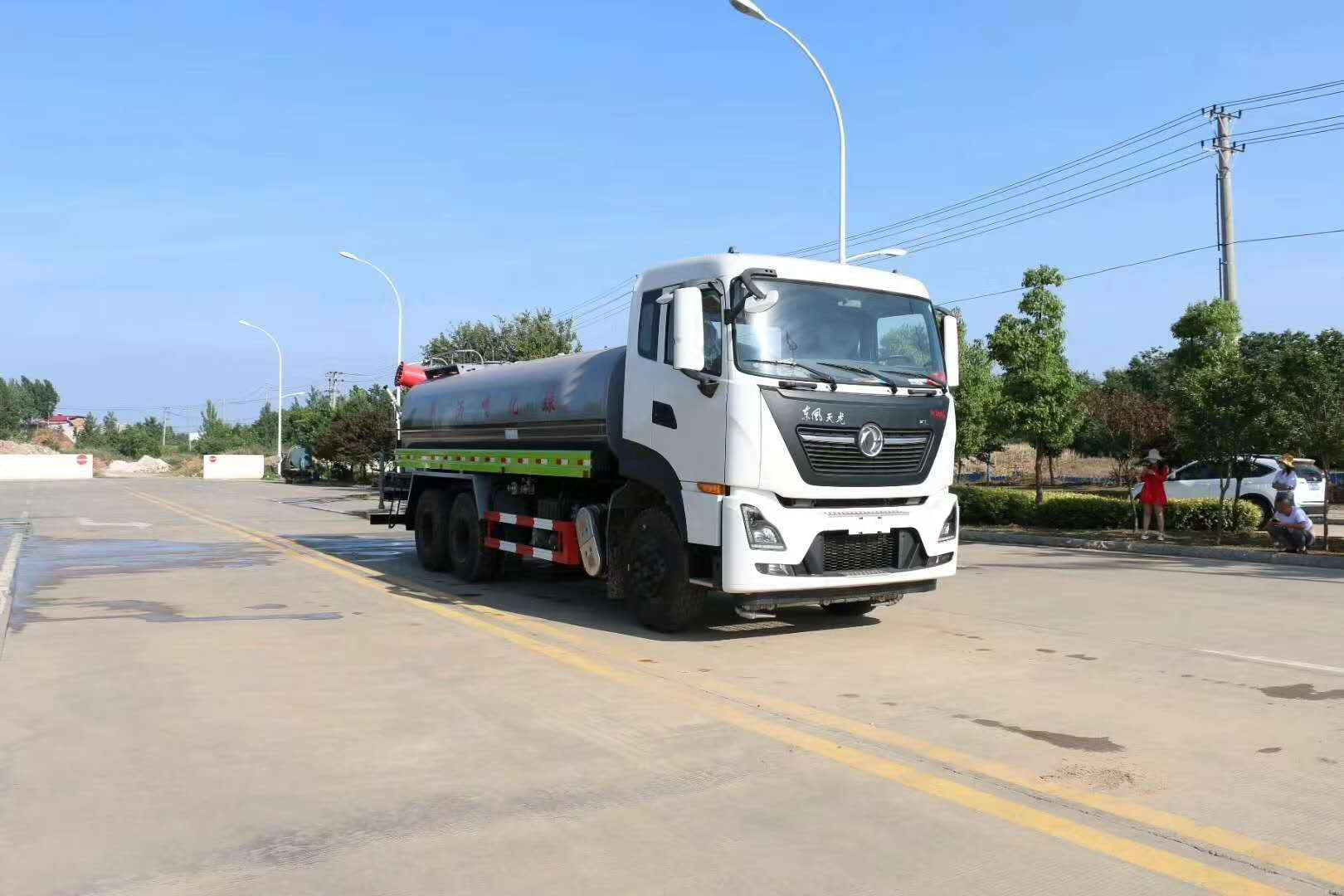 东风天龙KL洒水车