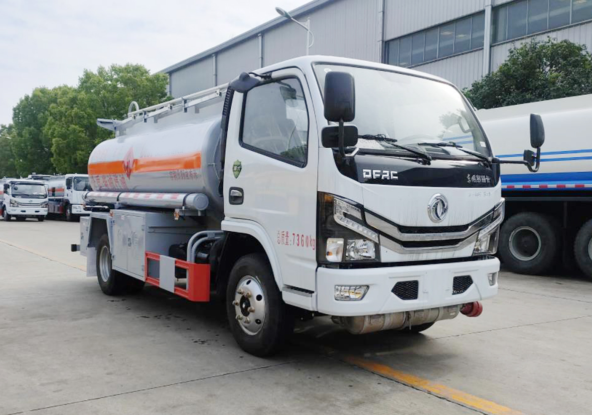东风小多利卡加油车