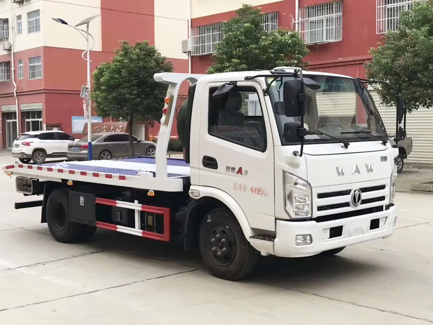 飞碟奥驰蓝牌清障车