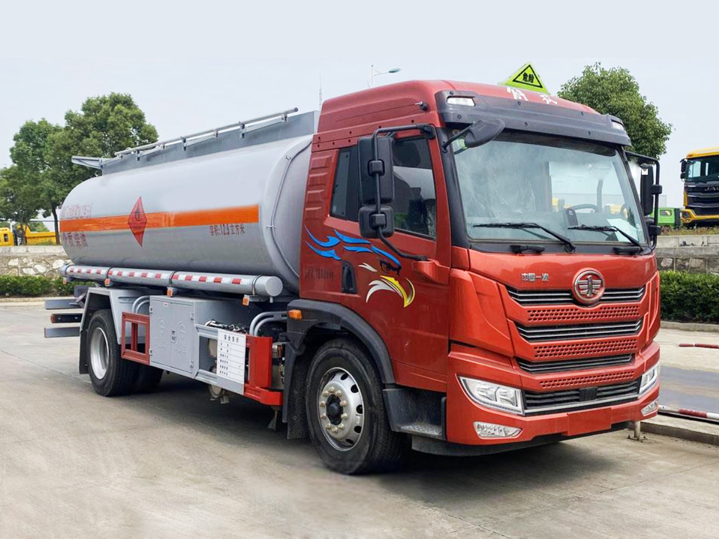 解放龙V单桥运油车