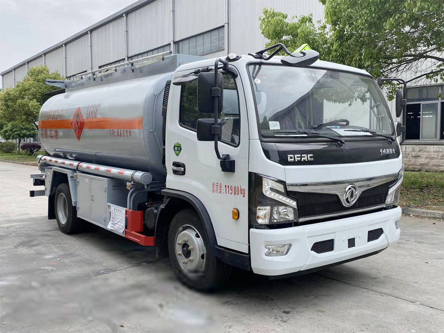 东风福瑞卡F6运油车