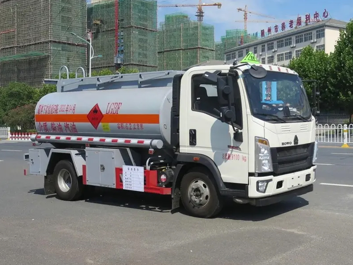 重汽加油车