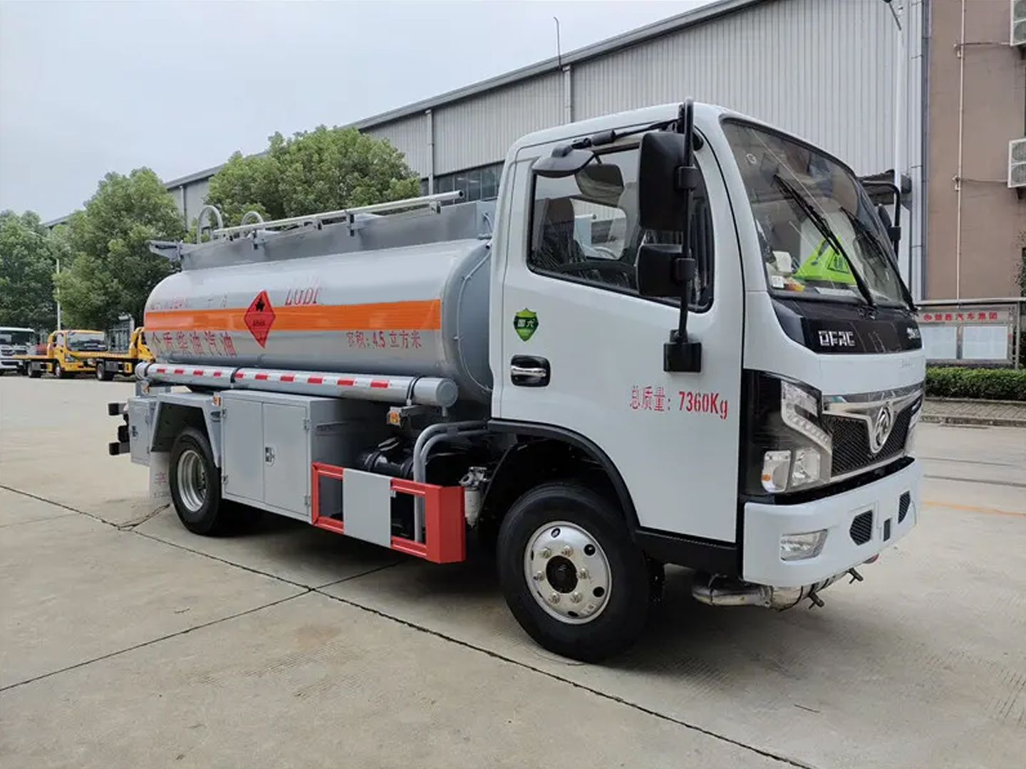 东风小福瑞卡加油车