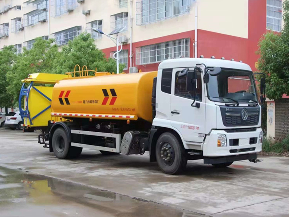 东风天锦洒水防撞缓冲车