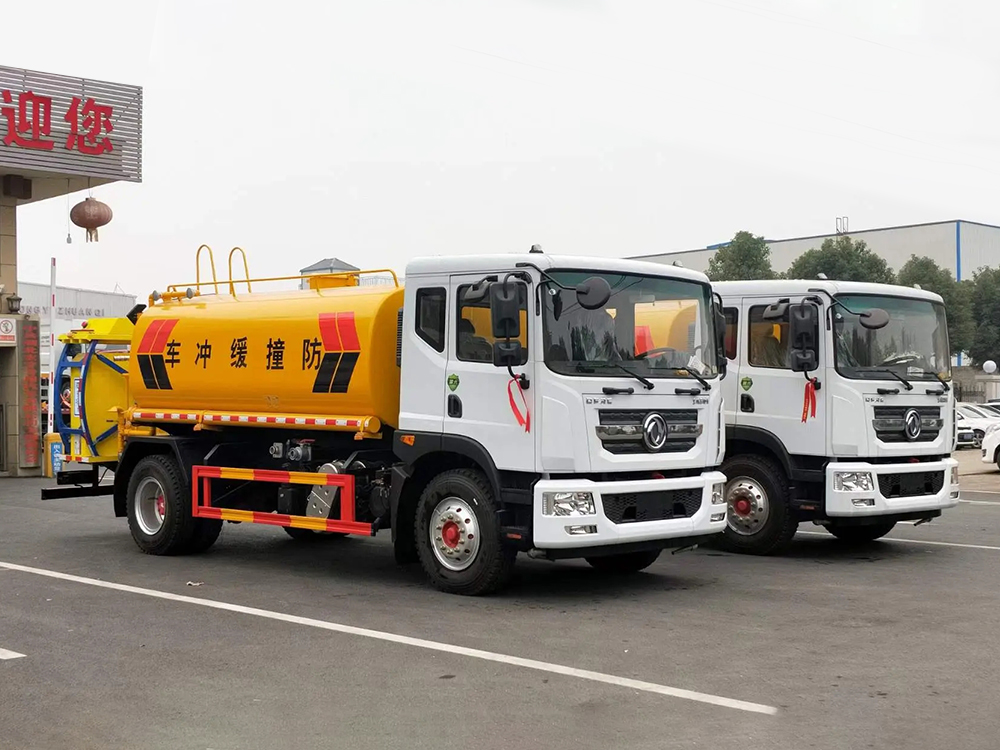 东风D9洒水防撞缓冲车