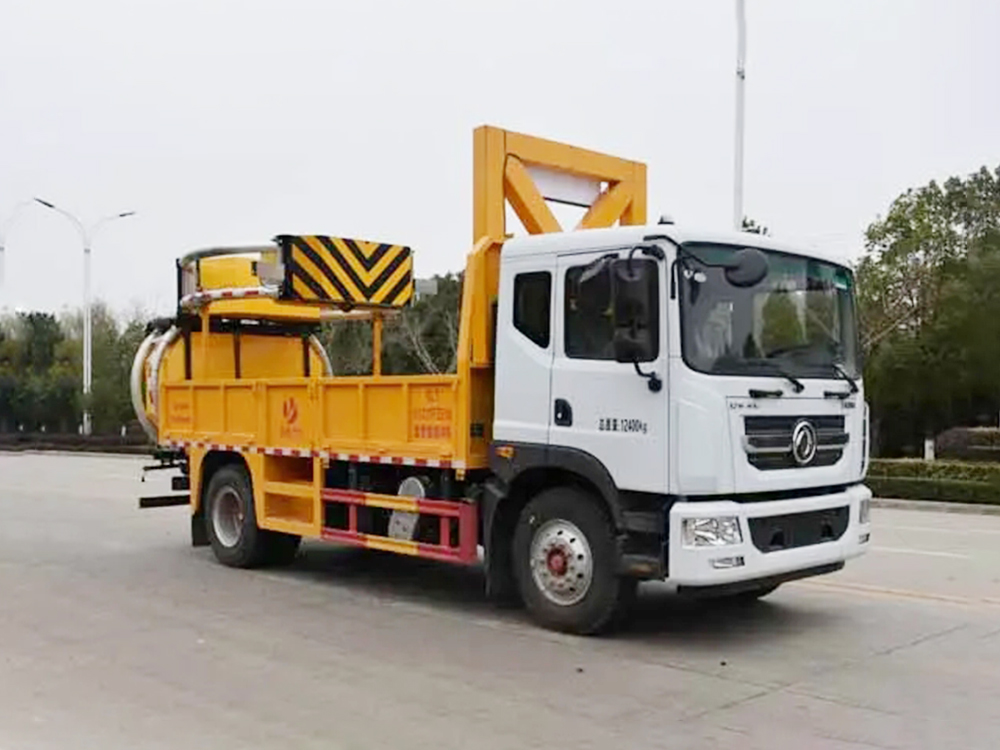 东风D9防撞缓冲车