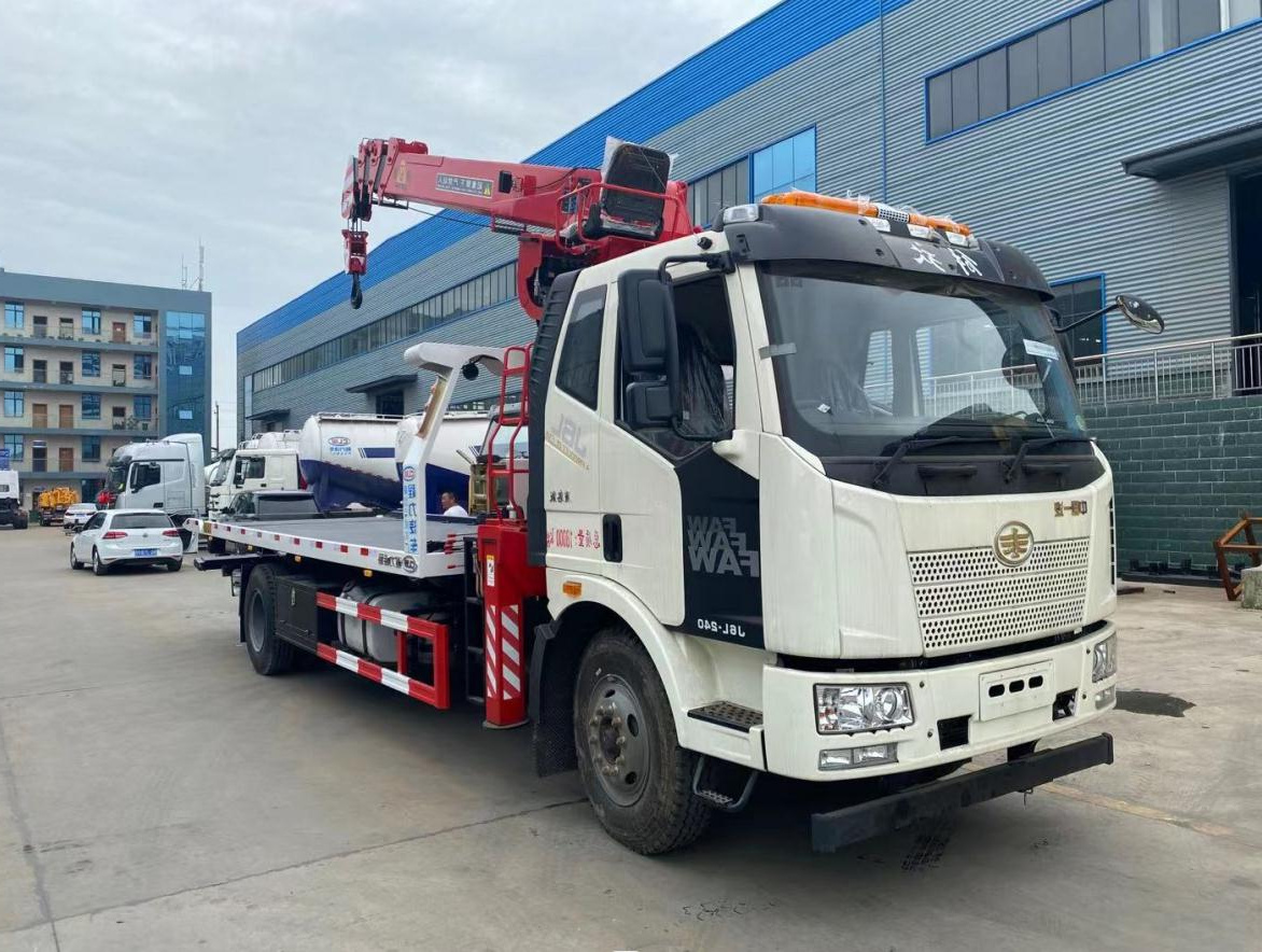 国六解放带吊一拖二清障车