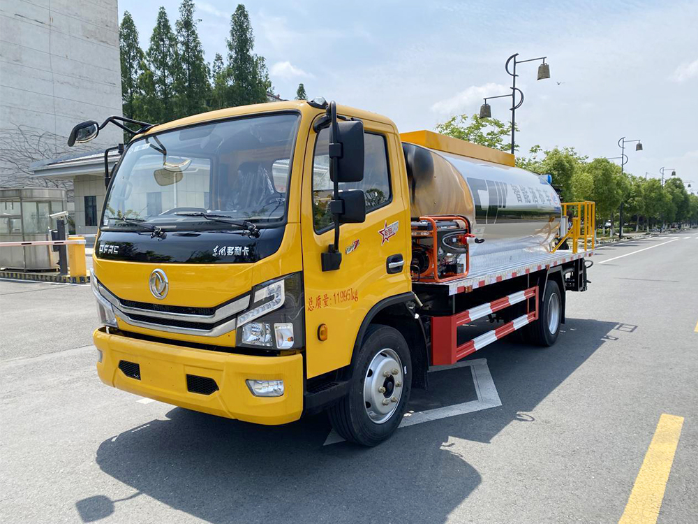 东风大多利卡6方沥青洒布车